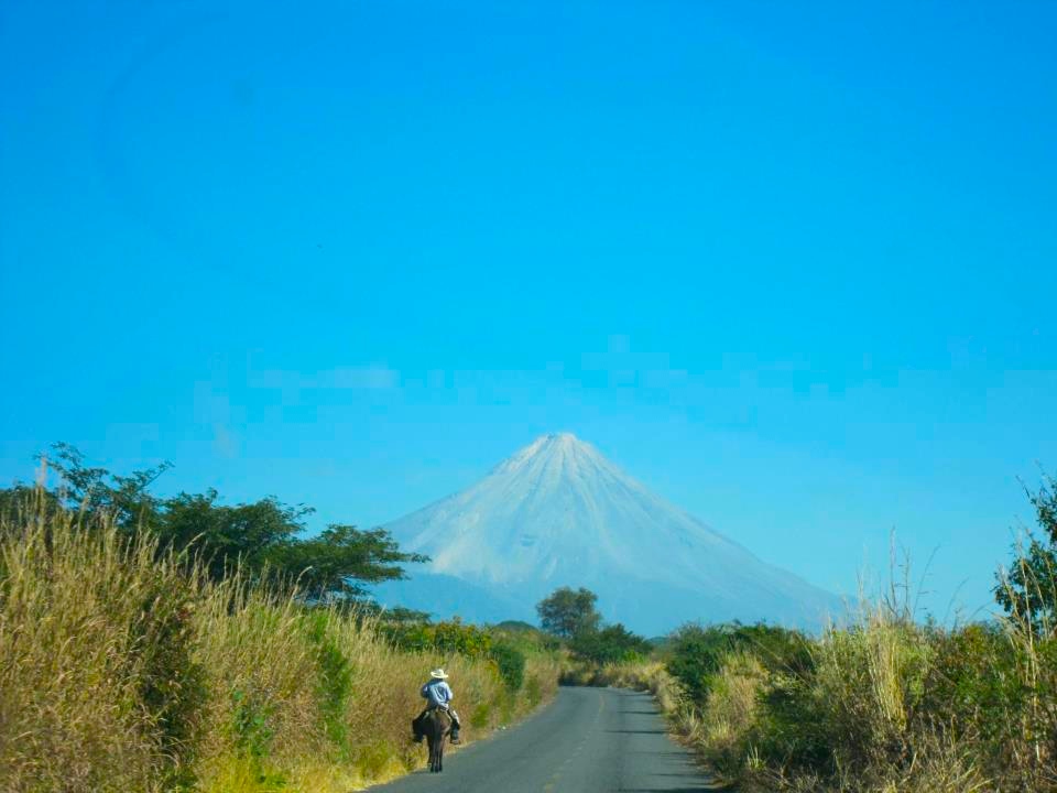 Volcán de Fuego de Colima · Tour desde Hotel La Higuera Comala, Pueblo Mágico