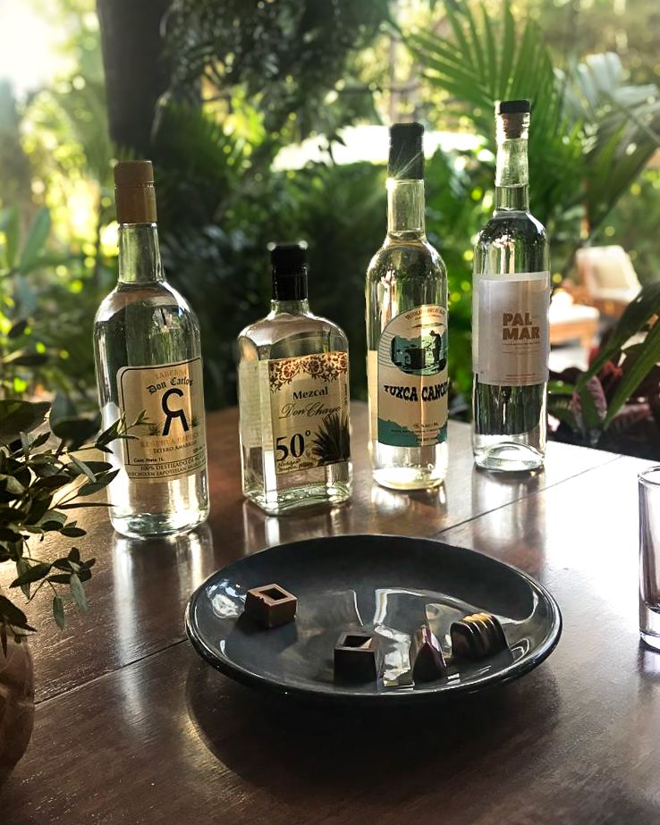Cata privada de mezcal con maridaje de chocolate · La Higuera Comala